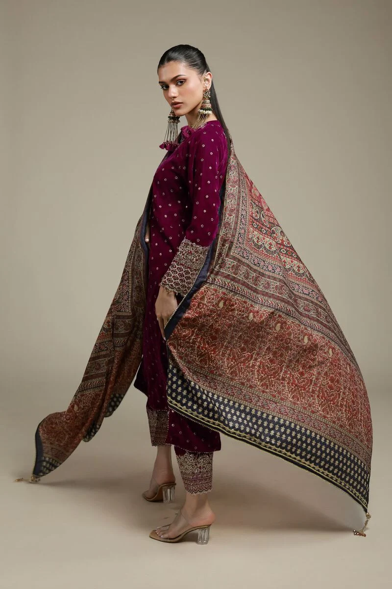 Khaadi Velvet Embroidered Shawl - Maroon